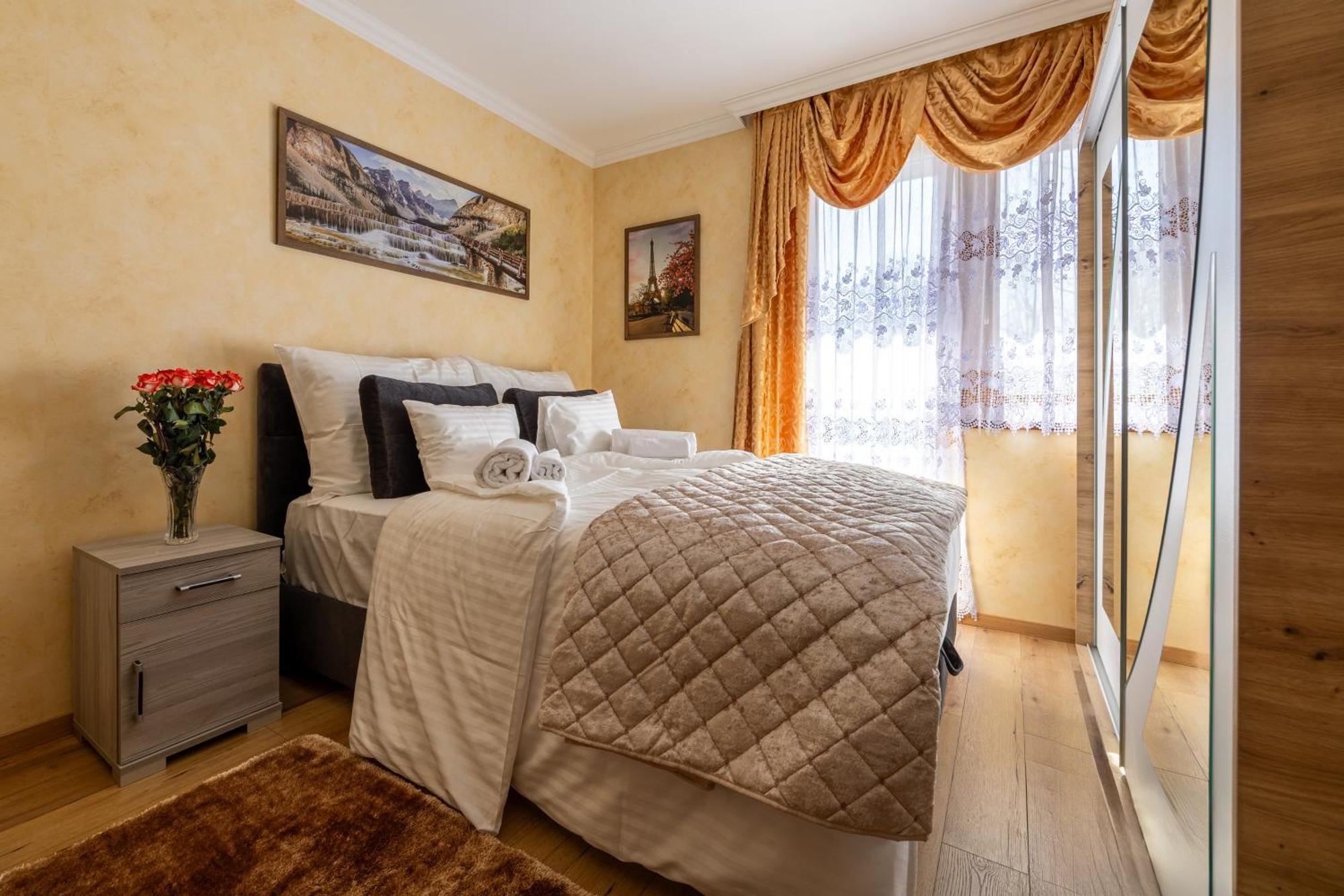 Bed and Breakfast Voeroes Alom Panzio Tiszakécske Exterior foto