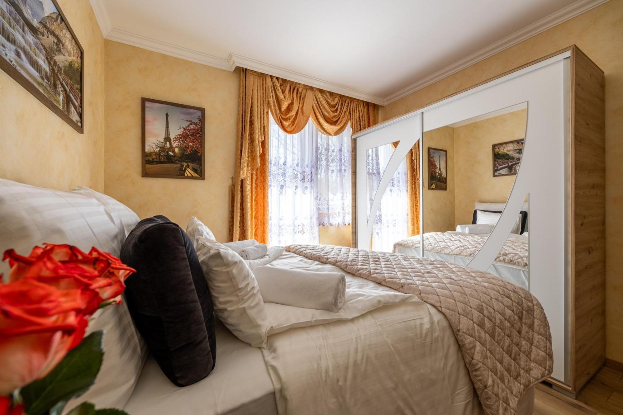 Bed and Breakfast Voeroes Alom Panzio Tiszakécske Exterior foto