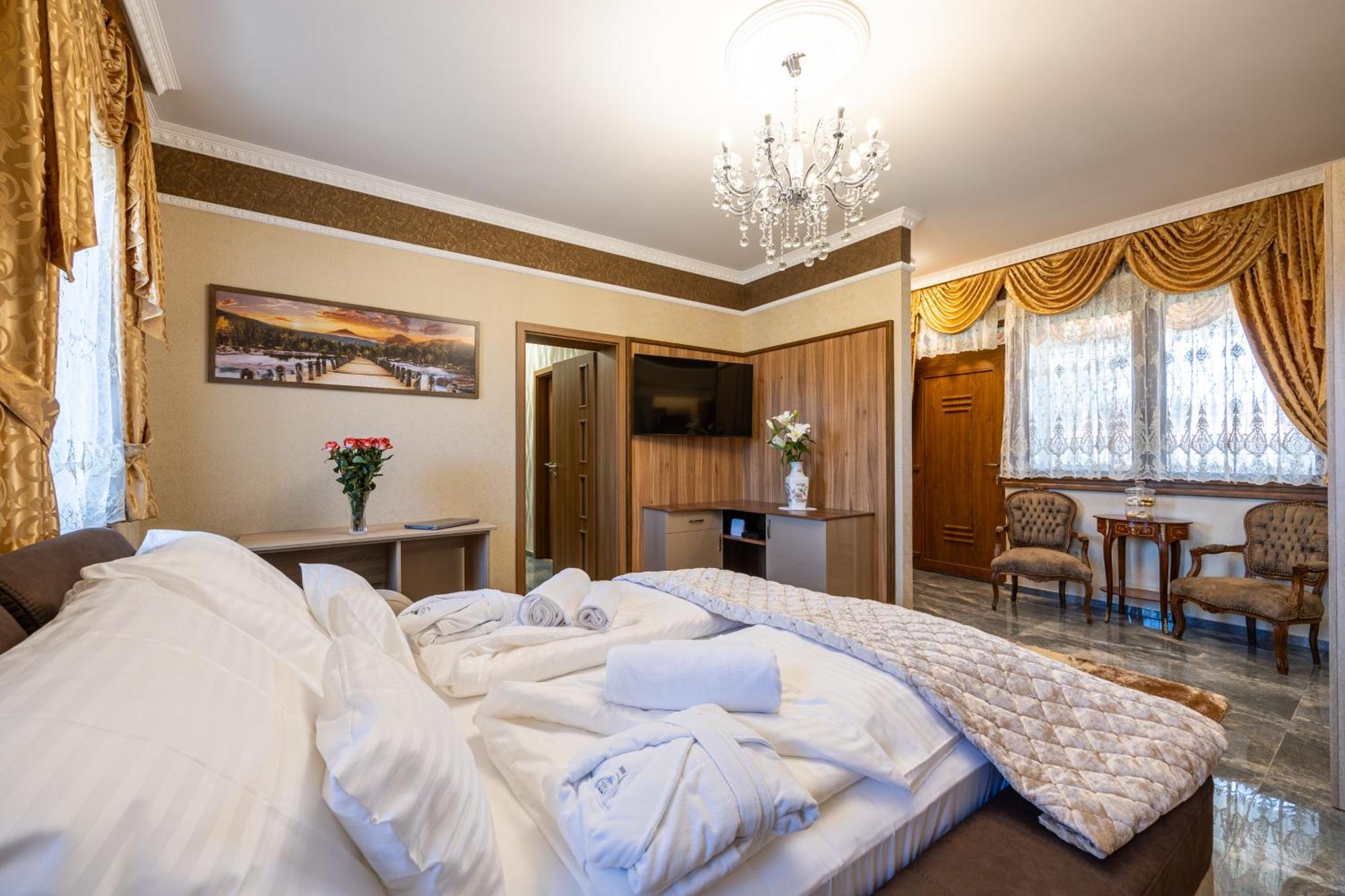 Bed and Breakfast Voeroes Alom Panzio Tiszakécske Exterior foto