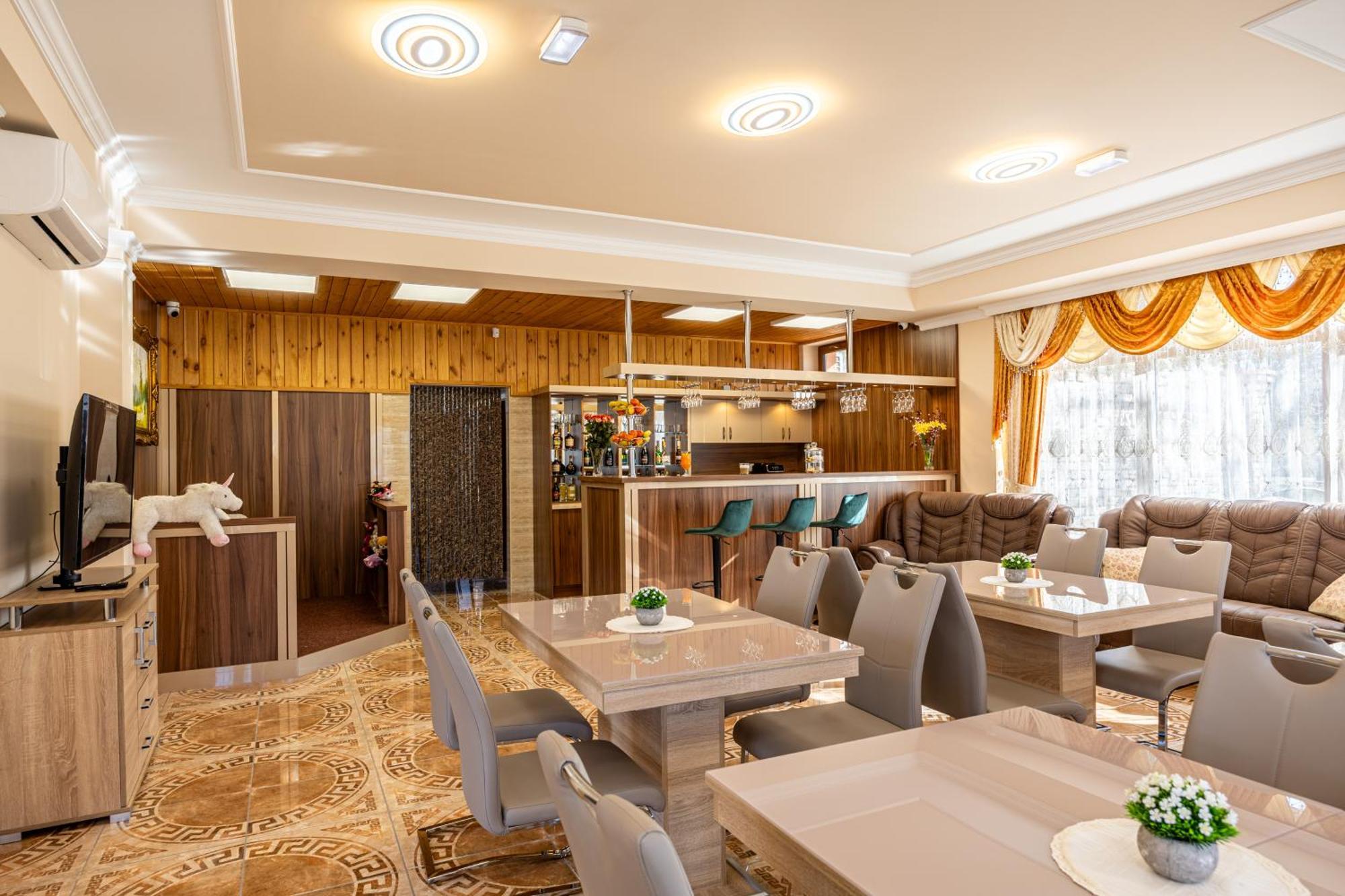 Bed and Breakfast Voeroes Alom Panzio Tiszakécske Exterior foto